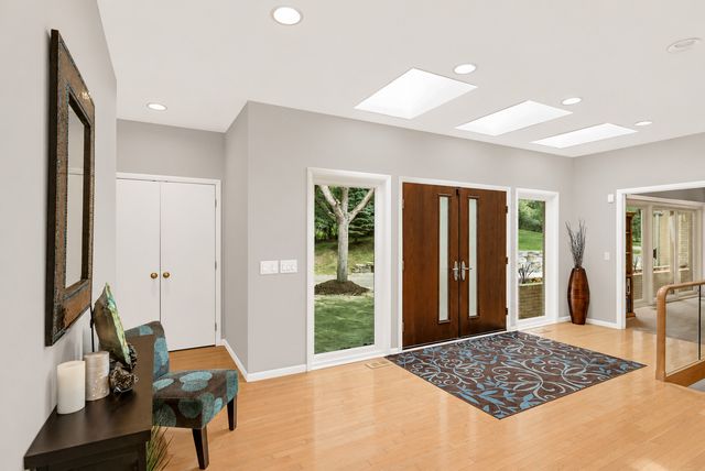 4 Far Hills Road, Barrington Hills, IL 60010