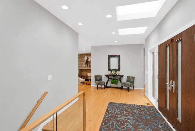 4 Far Hills Road, Barrington Hills, IL 60010