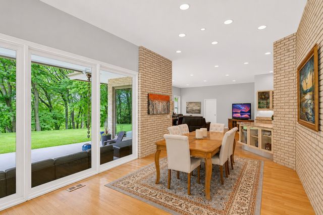 4 Far Hills Road, Barrington Hills, IL 60010