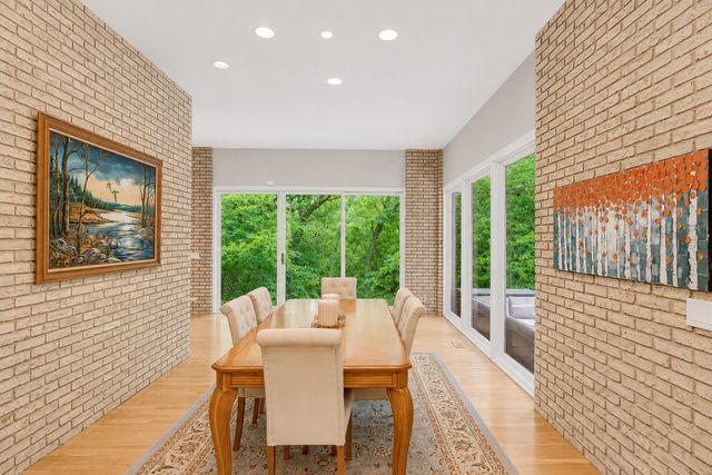 4 Far Hills Road, Barrington Hills, IL 60010