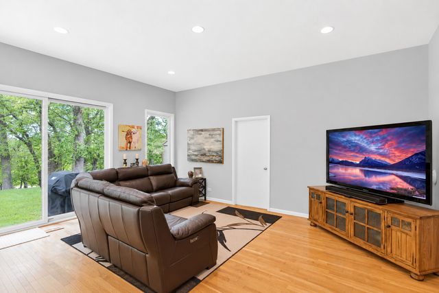 4 Far Hills Road, Barrington Hills, IL 60010