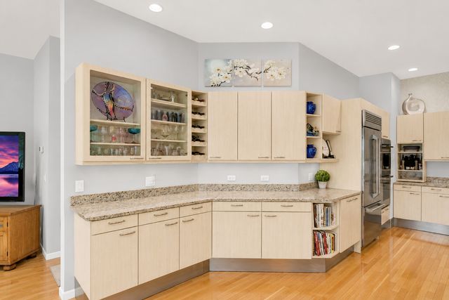 4 Far Hills Road, Barrington Hills, IL 60010