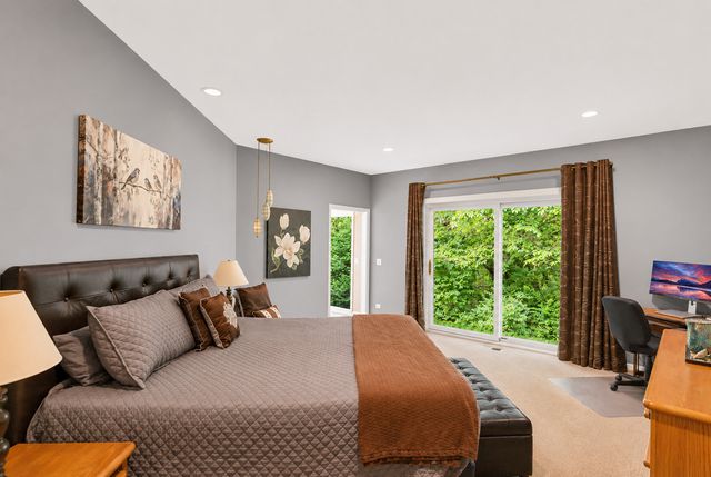4 Far Hills Road, Barrington Hills, IL 60010