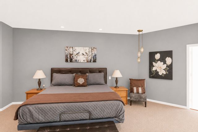 4 Far Hills Road, Barrington Hills, IL 60010