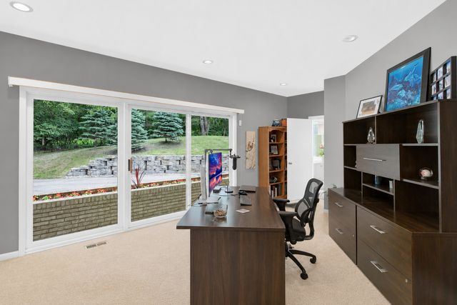 4 Far Hills Road, Barrington Hills, IL 60010
