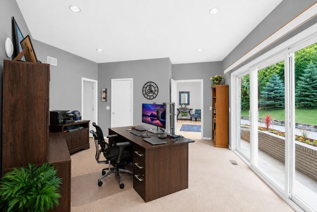 4 Far Hills Road, Barrington Hills, IL 60010