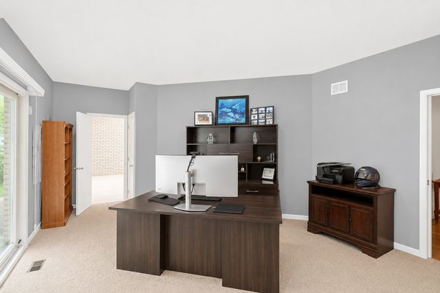 4 Far Hills Road, Barrington Hills, IL 60010