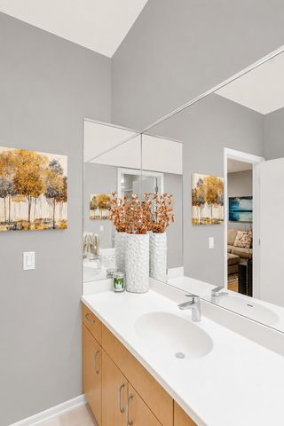 4 Far Hills Road, Barrington Hills, IL 60010
