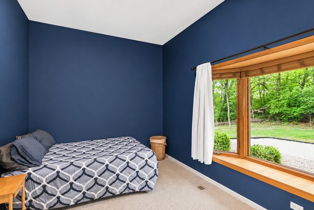 4 Far Hills Road, Barrington Hills, IL 60010