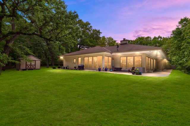4 Far Hills Road, Barrington Hills, IL 60010