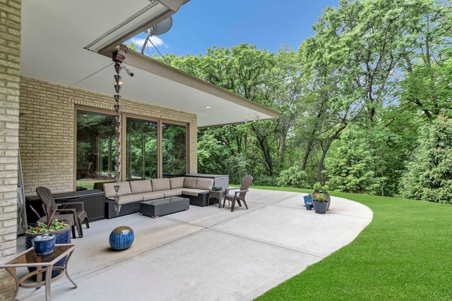 4 Far Hills Road, Barrington Hills, IL 60010