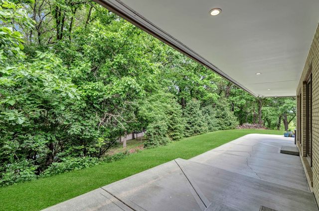 4 Far Hills Road, Barrington Hills, IL 60010