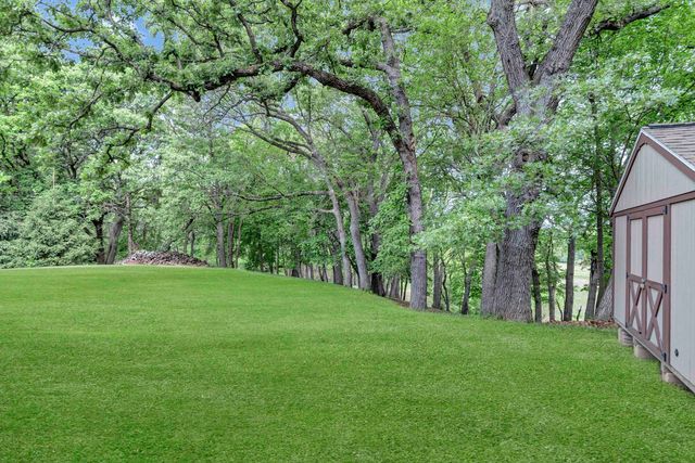 4 Far Hills Road, Barrington Hills, IL 60010