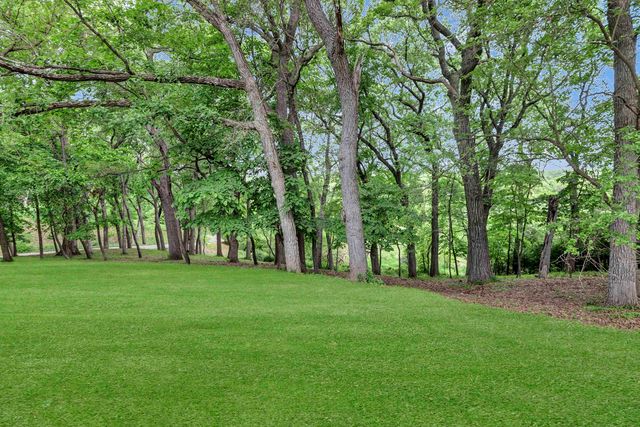 4 Far Hills Road, Barrington Hills, IL 60010