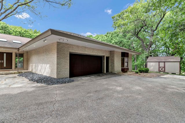 4 Far Hills Road, Barrington Hills, IL 60010