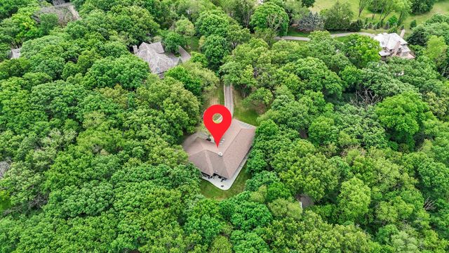 4 Far Hills Road, Barrington Hills, IL 60010