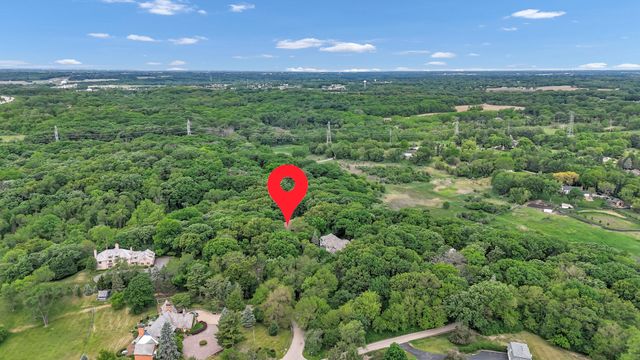 4 Far Hills Road, Barrington Hills, IL 60010