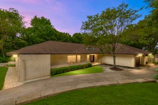 4 Far Hills Road, Barrington Hills, IL 60010