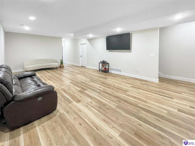 102 Kentucky Oaks Trail, Elizabethtown, KY 42701