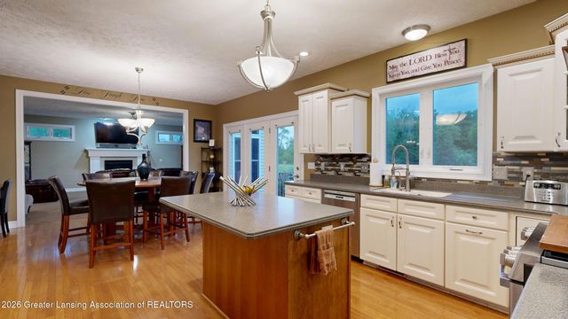 141 Twin Ponds Lane, Okemos, MI 48864