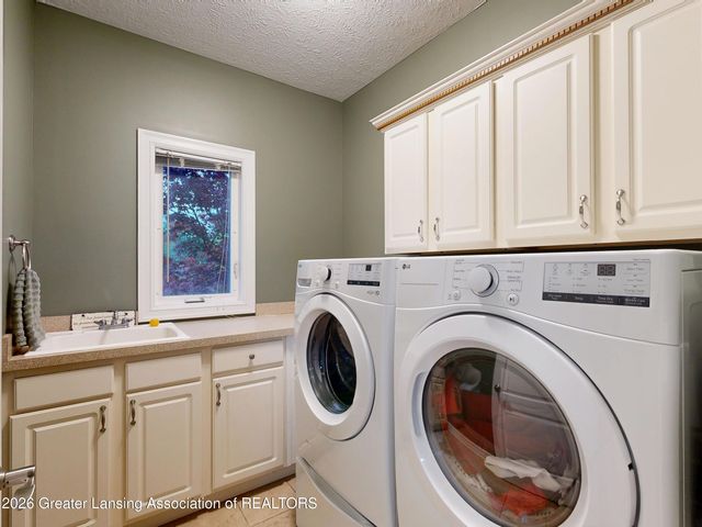 141 Twin Ponds Lane, Okemos, MI 48864