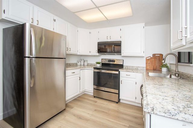 230 Pelican Ln, Novato, CA 94949