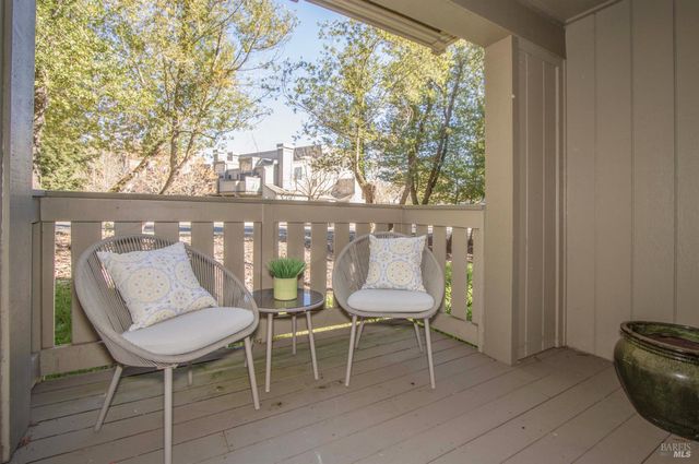 230 Pelican Ln, Novato, CA 94949