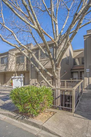 230 Pelican Ln, Novato, CA 94949