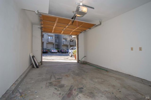 230 Pelican Ln, Novato, CA 94949