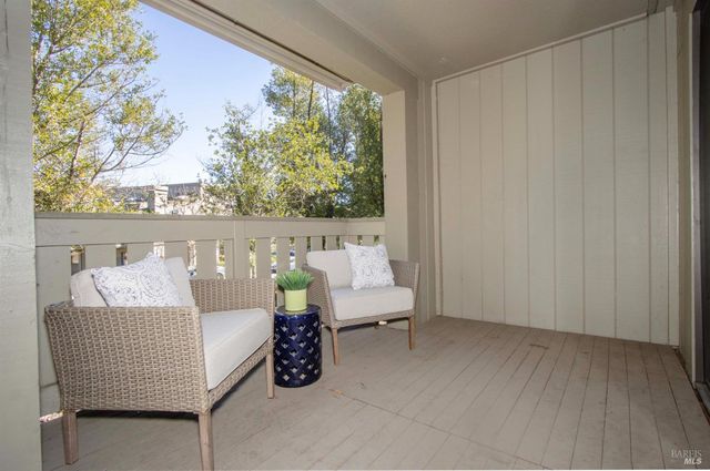 230 Pelican Ln, Novato, CA 94949