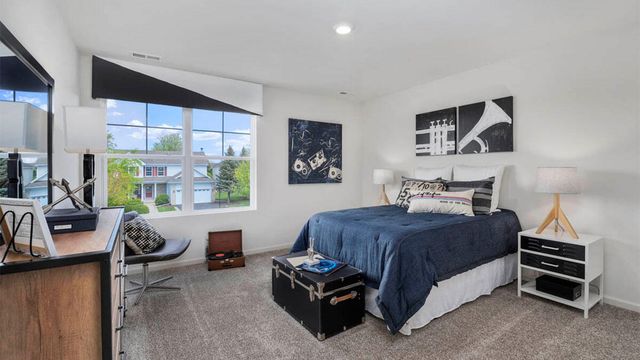 126 Cressmoor Boulevard, Hobart, IN 46342