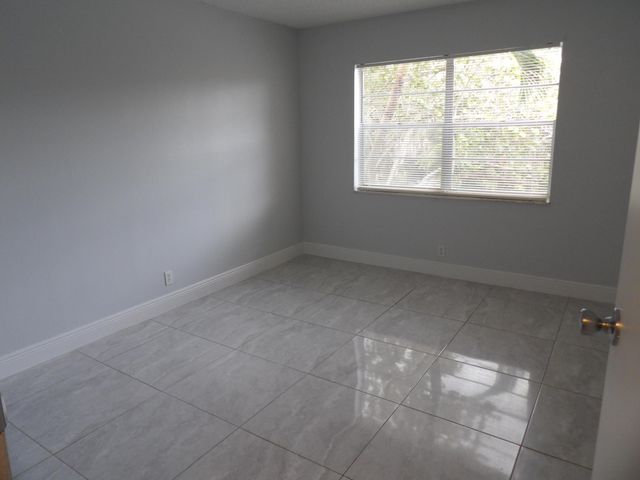 201 Bonnie Boulevard 206, Palm Springs, FL 33461