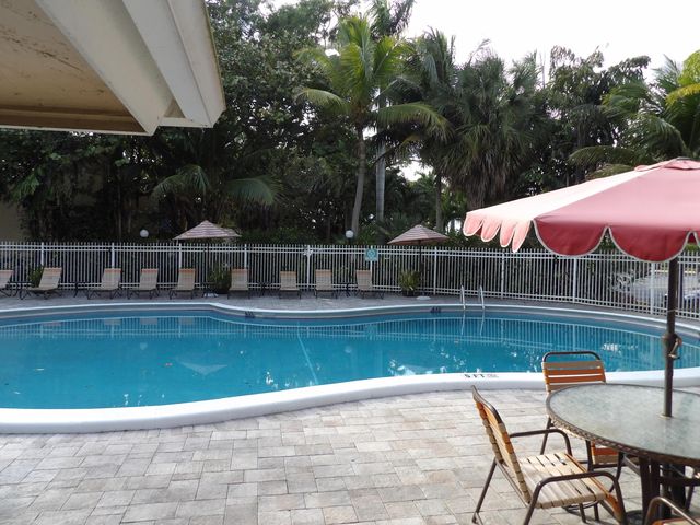 201 Bonnie Boulevard 206, Palm Springs, FL 33461