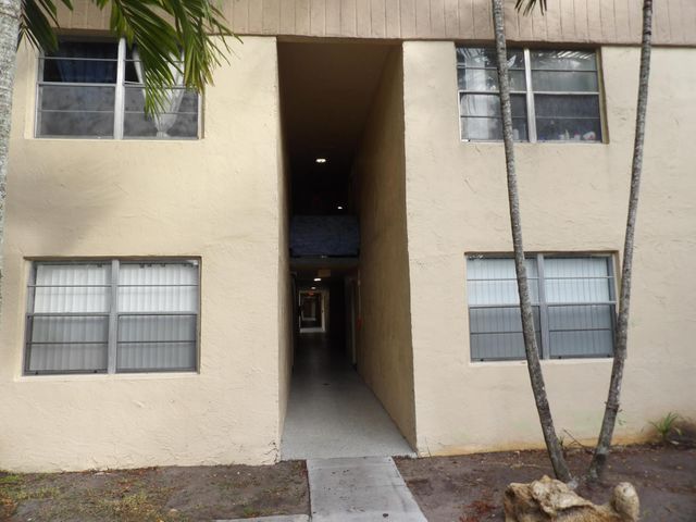 201 Bonnie Boulevard 206, Palm Springs, FL 33461