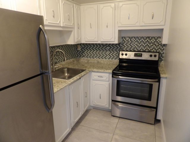 201 Bonnie Boulevard 206, Palm Springs, FL 33461