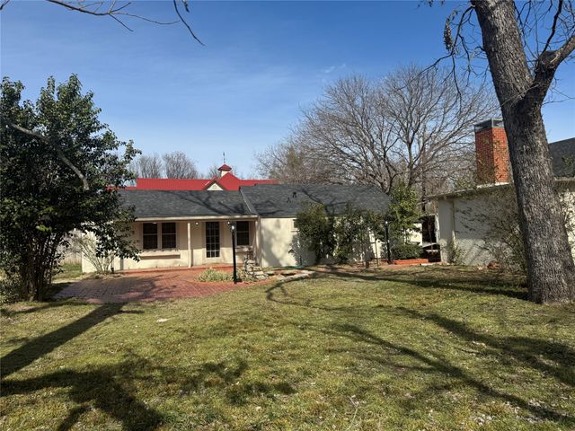 310 S Hickory, Hico, TX 76457