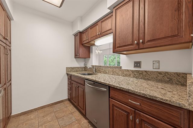 1800 Stoney Brook Drive 30, Houston, TX 77063