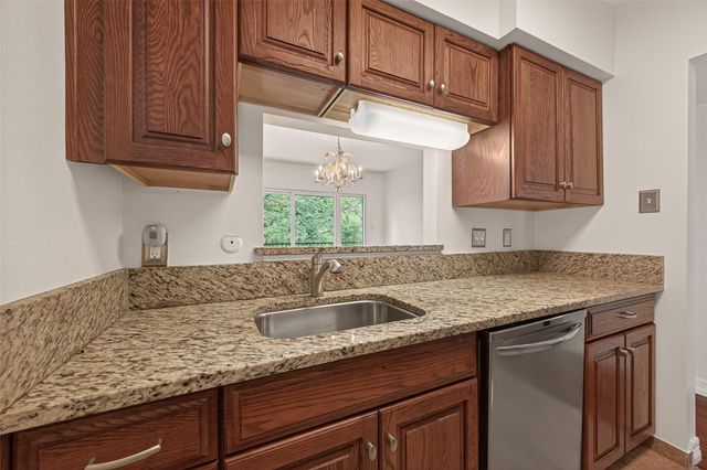1800 Stoney Brook Drive 30, Houston, TX 77063