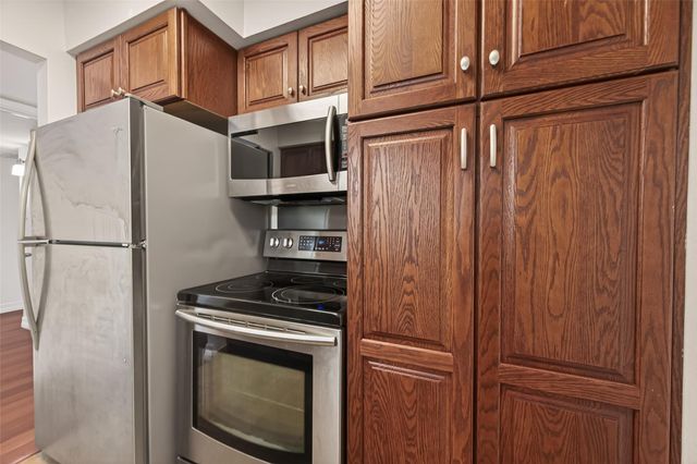 1800 Stoney Brook Drive 30, Houston, TX 77063