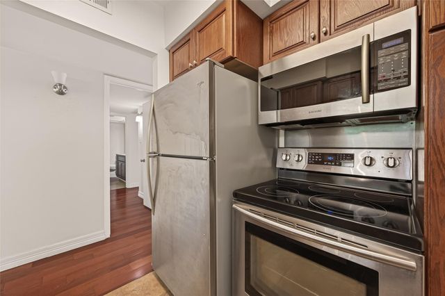 1800 Stoney Brook Drive 30, Houston, TX 77063