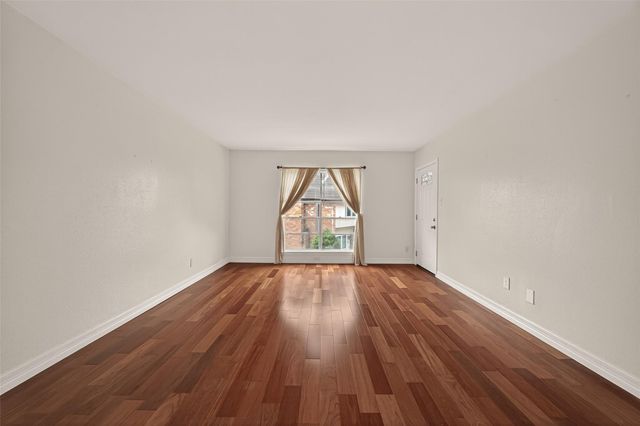 1800 Stoney Brook Drive 30, Houston, TX 77063