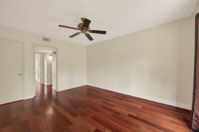 1800 Stoney Brook Drive 30, Houston, TX 77063