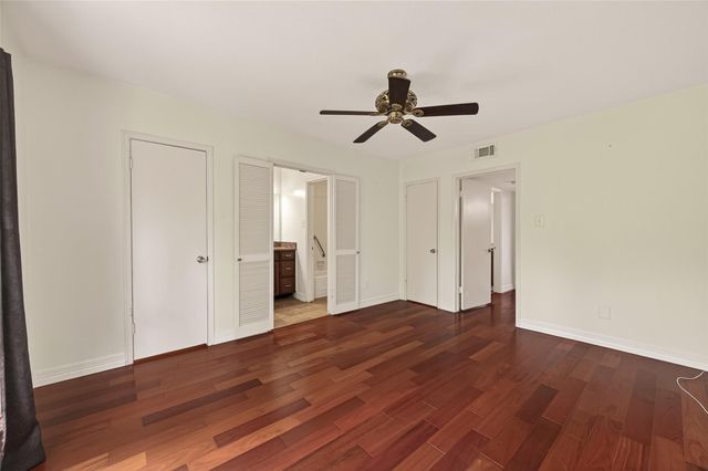1800 Stoney Brook Drive 30, Houston, TX 77063