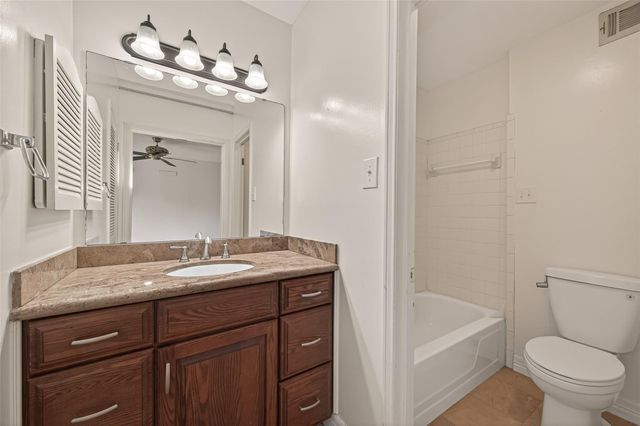 1800 Stoney Brook Drive 30, Houston, TX 77063