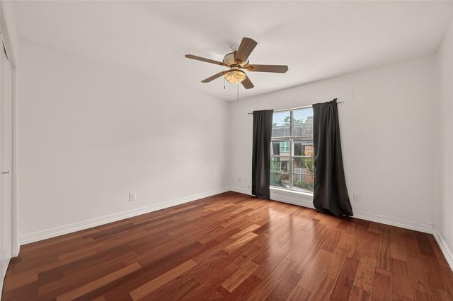 1800 Stoney Brook Drive 30, Houston, TX 77063