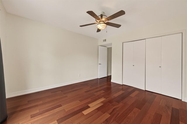 1800 Stoney Brook Drive 30, Houston, TX 77063