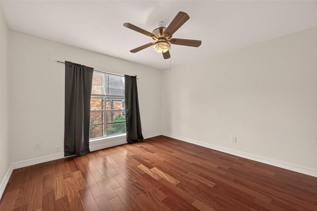 1800 Stoney Brook Drive 30, Houston, TX 77063