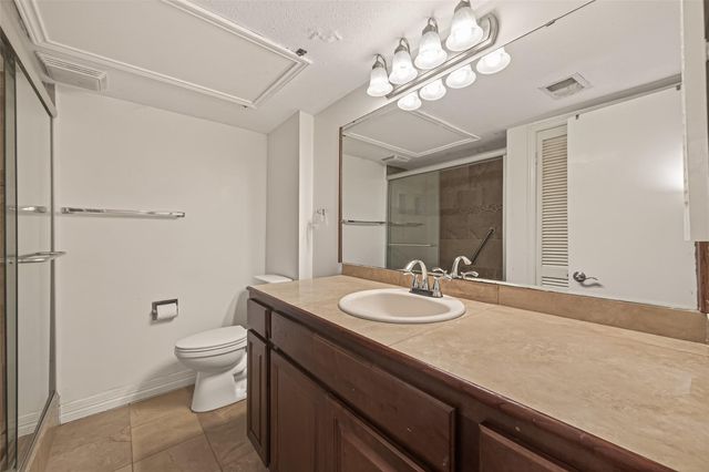 1800 Stoney Brook Drive 30, Houston, TX 77063