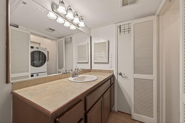 1800 Stoney Brook Drive 30, Houston, TX 77063