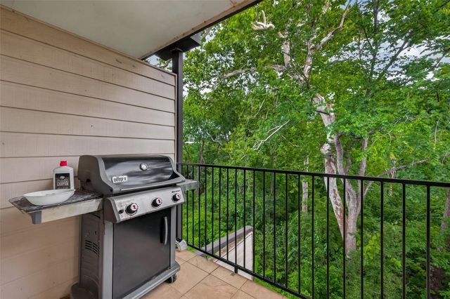 1800 Stoney Brook Drive 30, Houston, TX 77063